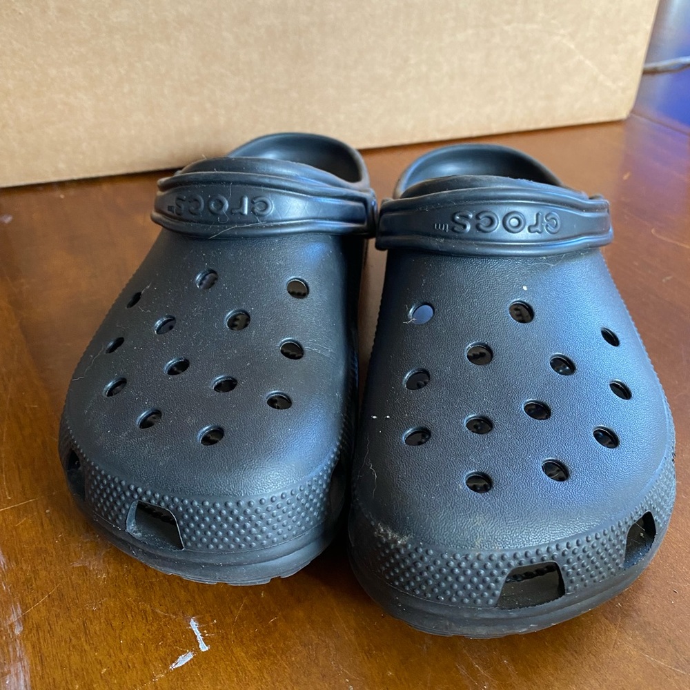 Black crocs